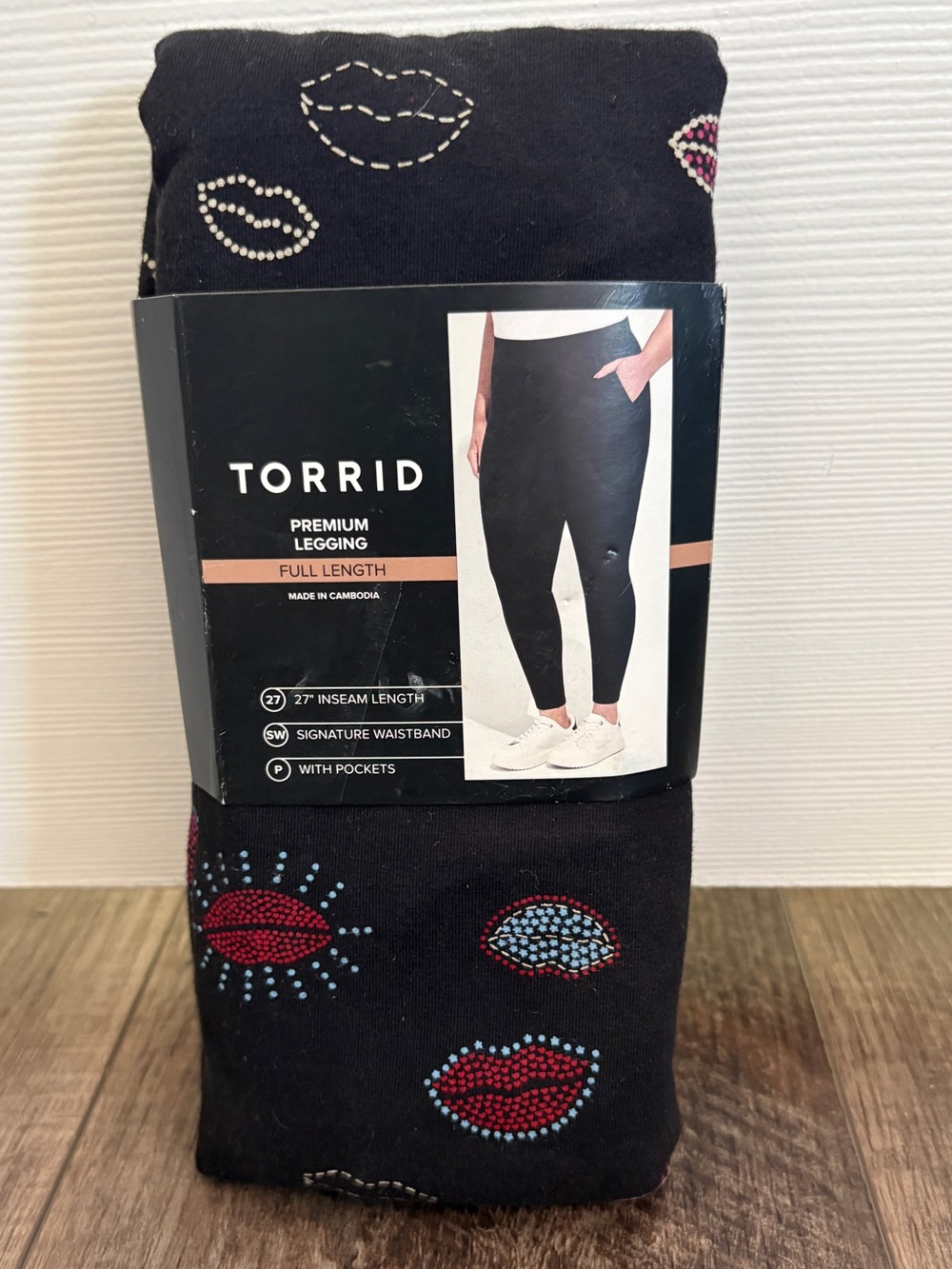 Torrid Black Full Length Premium Leggings w/Red, Blue & White Lip Print